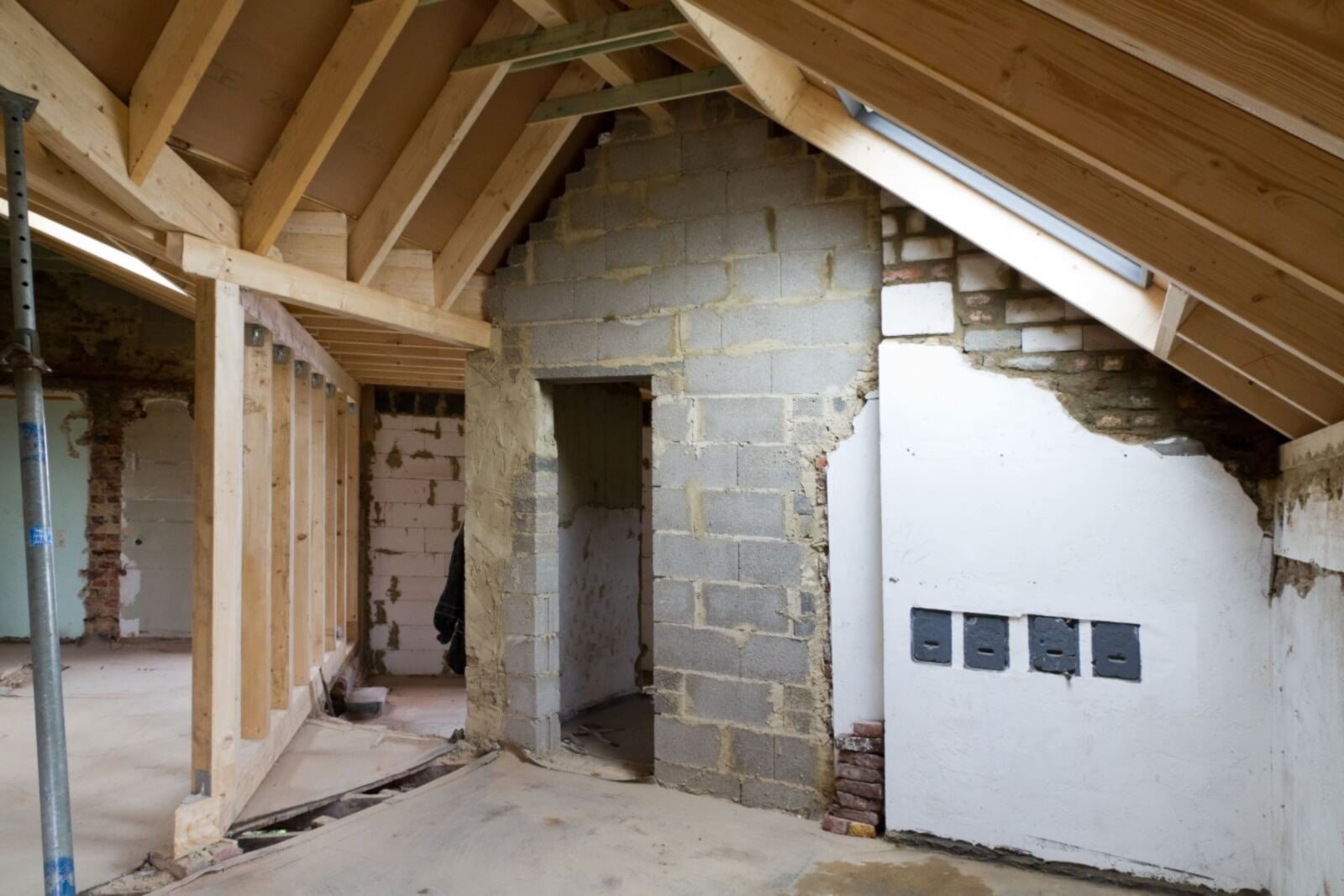 Entkernungsarbeiten im Innenbereich eines Gebäudes in München