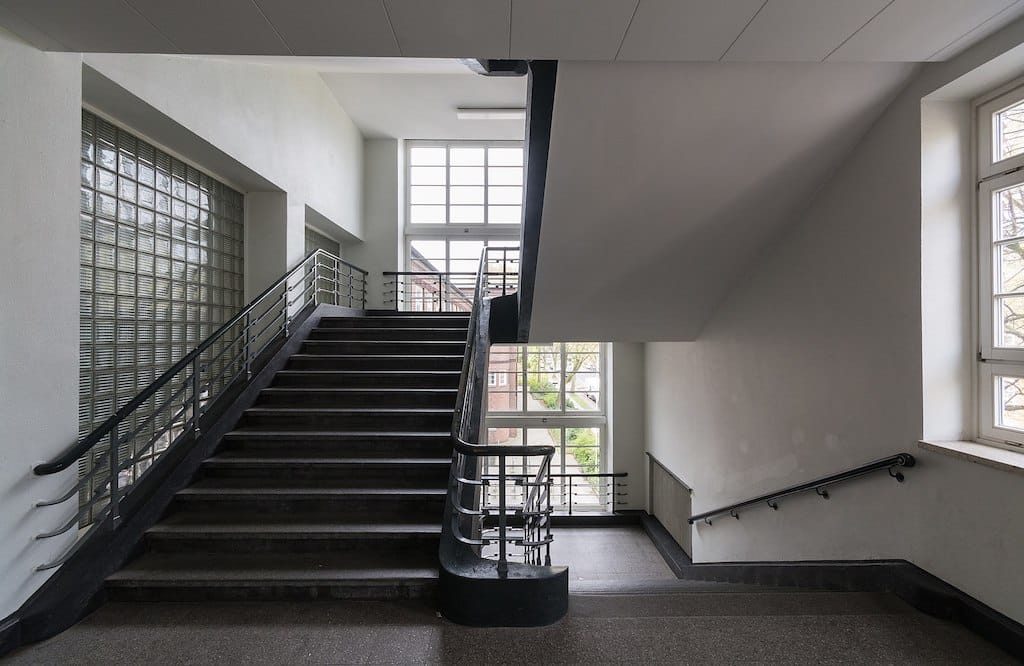 Treppenhaus eines Gewerbeobjekts in München im Rahmen der professionellen Reinigung